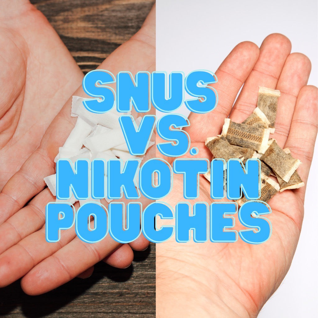 Ein geteiltes Bild, wo auf der linken seine eine Handvoll Nicotin Pouches presentiert wird, und auf der rechten Seite eine Handvoll Snus. Die Bildüberschrift ist Blau und schreibt: Snus vs. Nicotin Pouches. 